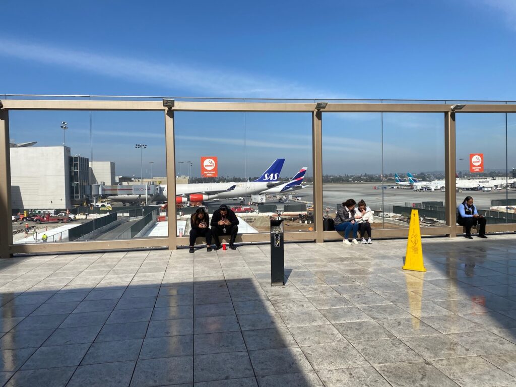 LA Airport Smoking Lounge and its Advantages