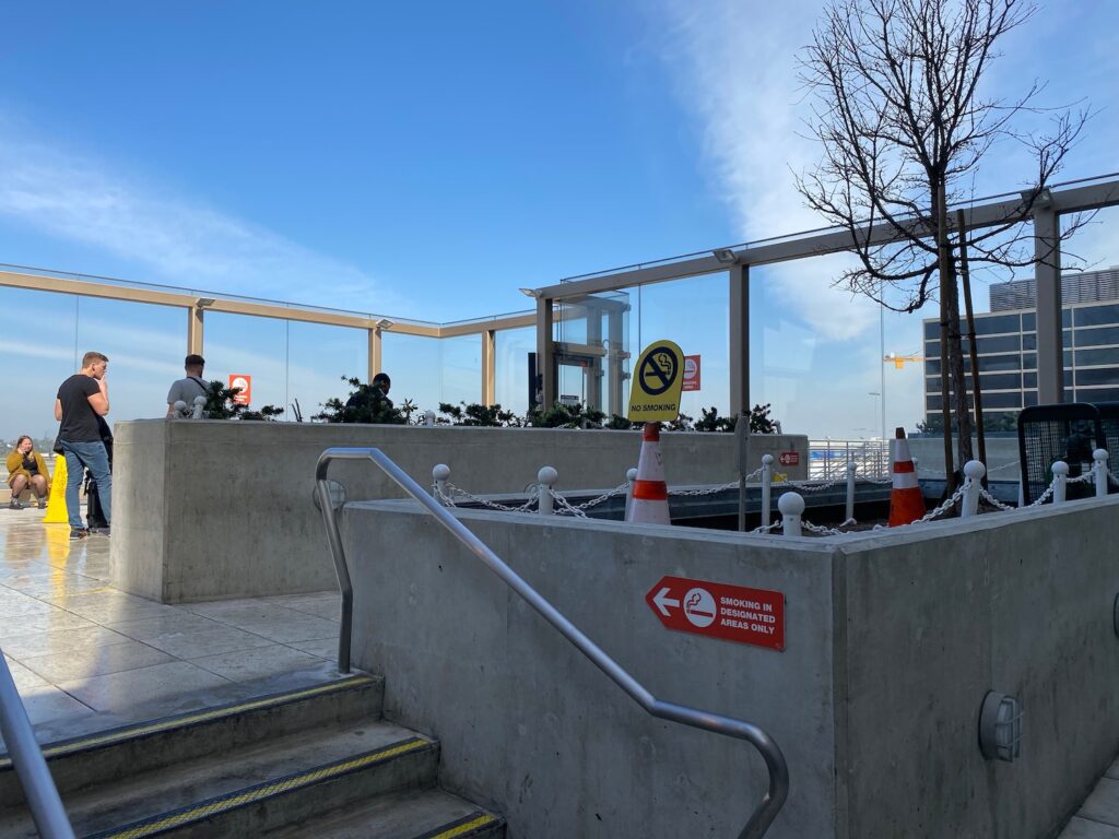 Smoking Areas in LOS ANGELES INTERNATIONAL AIRPORT (LAX)